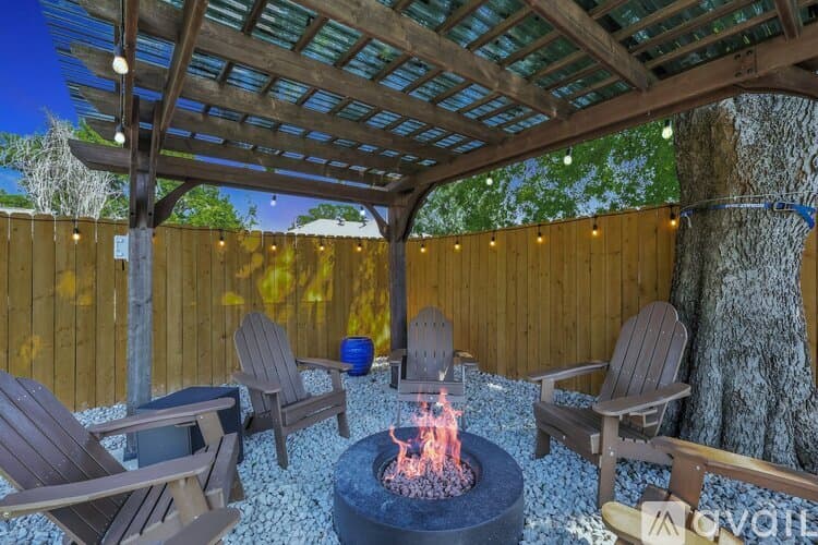 Keller House: 749 Western Trail