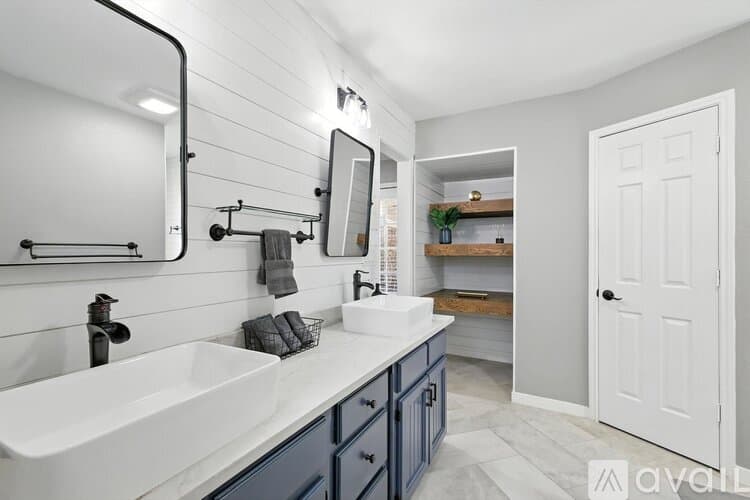 Keller House: 749 Western Trail