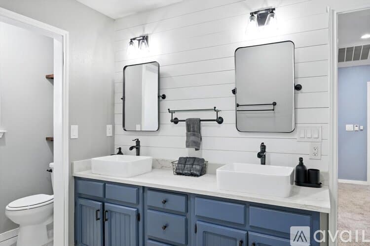 Keller House: 749 Western Trail