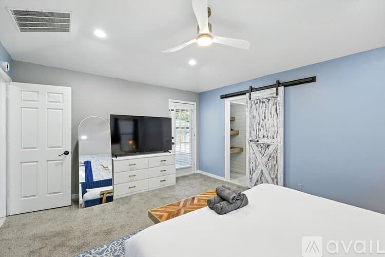 Keller House: 749 Western Trail