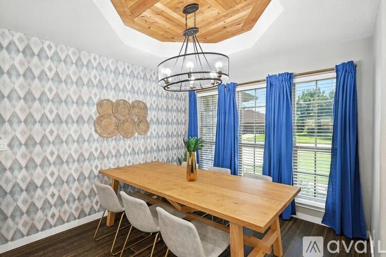 Keller House: 749 Western Trail