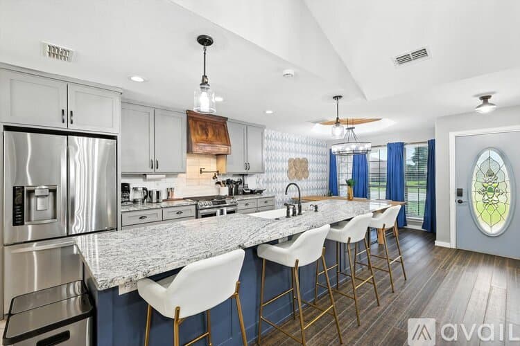 Keller House: 749 Western Trail