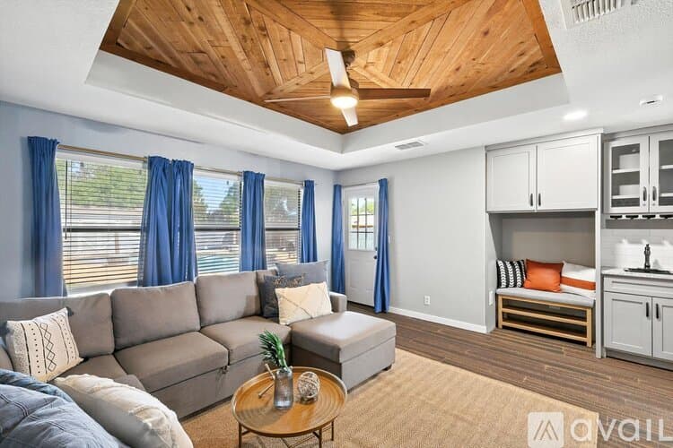 Keller House: 749 Western Trail