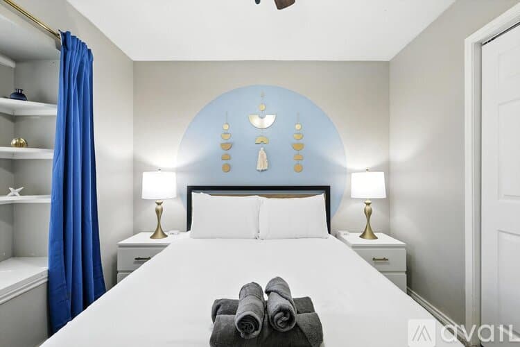 Keller House: 749 Western Trail