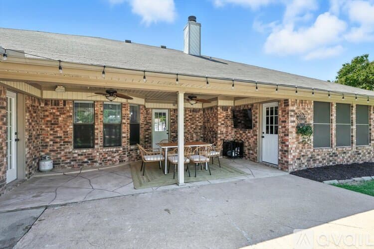 Keller House: 749 Western Trail