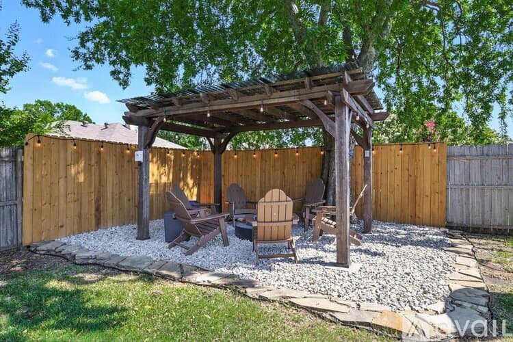 Keller House: 749 Western Trail