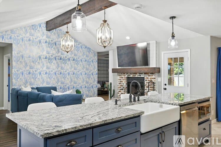 Keller House: 749 Western Trail