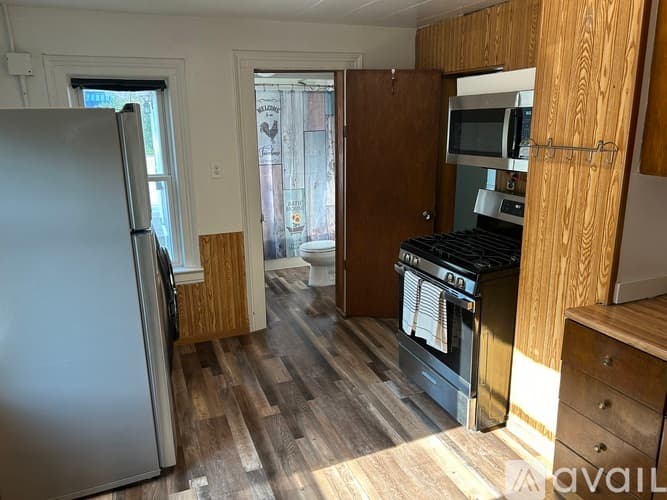 Forest Lake House: 631 West Broadway Avenue