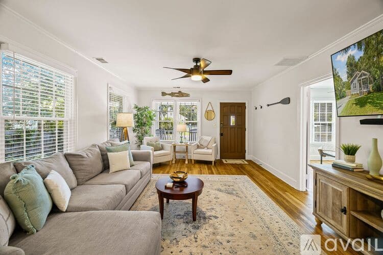 Savannah House: 3111 Casino Ave