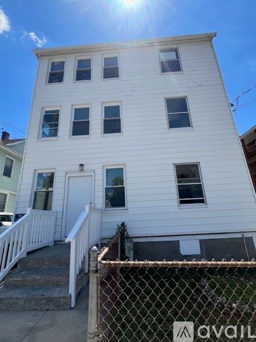 Ansonia Apartment: 11 5th Street