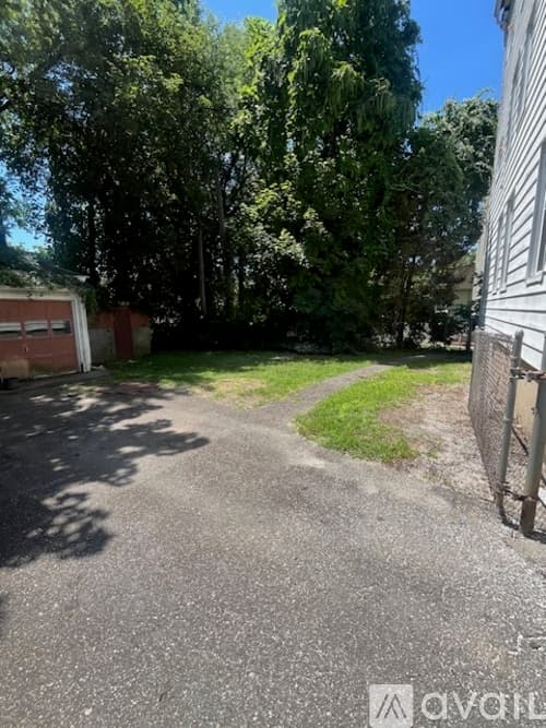 Ansonia Apartment: 11 5th Street