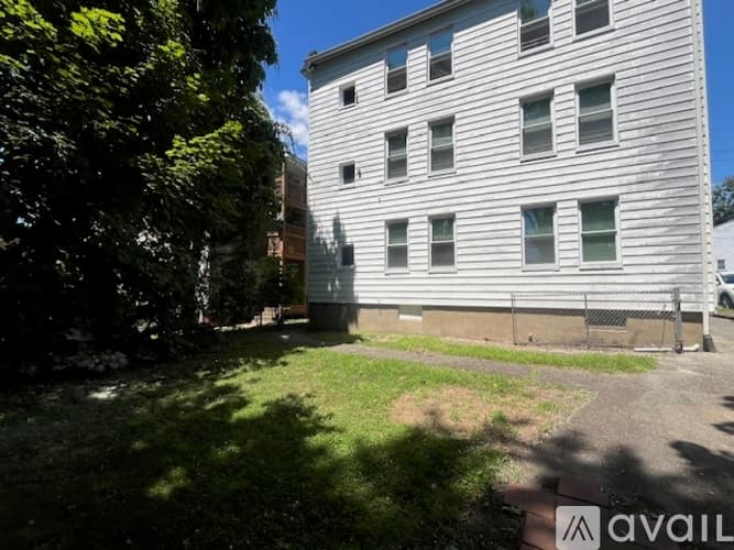 Ansonia Apartment: 11 5th Street