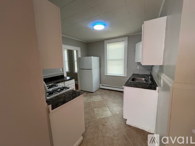 Ansonia Apartment: 11 5th Street