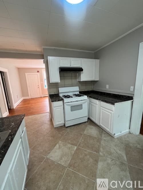Ansonia Apartment: 11 5th Street