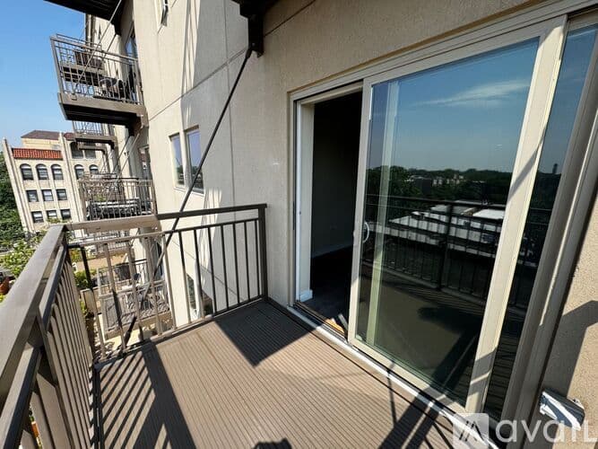 Chicago Apartment: 1323 W Morse Ave