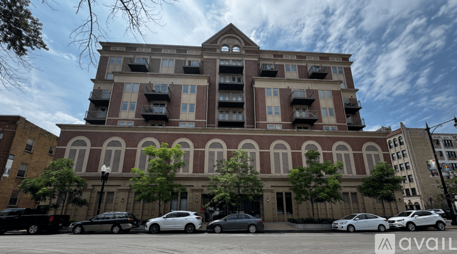 Chicago Apartment: 1323 W Morse Ave
