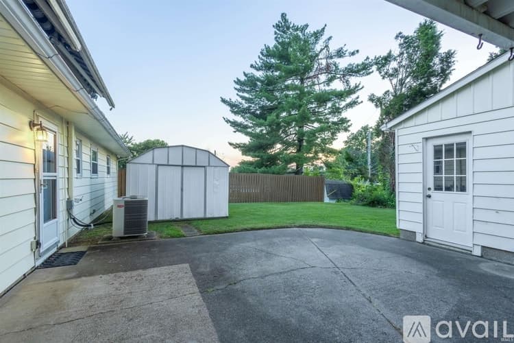 Evansville House: 4312 Kensington Ave