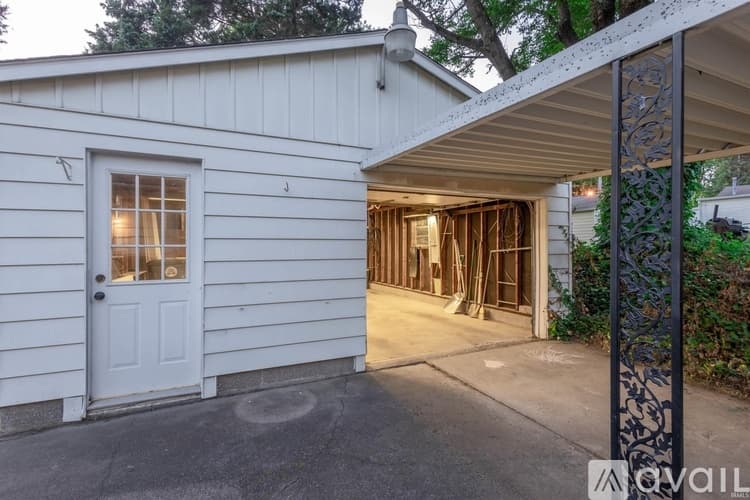Evansville House: 4312 Kensington Ave