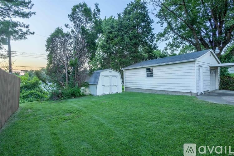 Evansville House: 4312 Kensington Ave