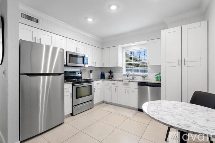 Tampa Apartment: 3215 W Swann Ave