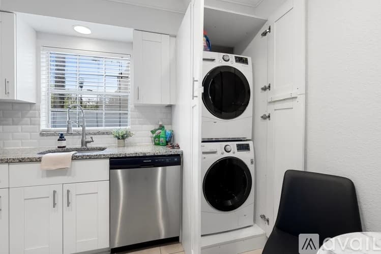 Tampa Apartment: 3215 W Swann Ave