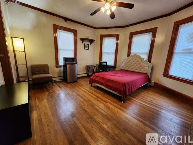 Quincy Apartment: 8 Price Street