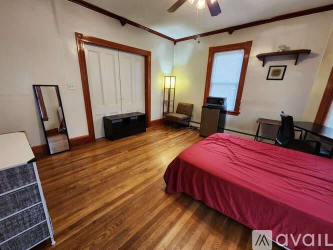 Quincy Apartment: 8 Price Street