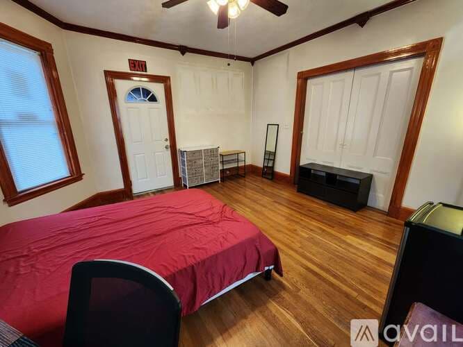 Quincy Apartment: 8 Price Street