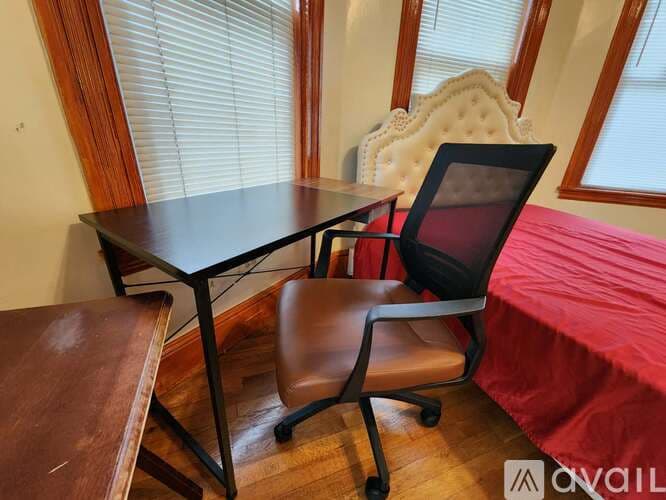Quincy Apartment: 8 Price Street
