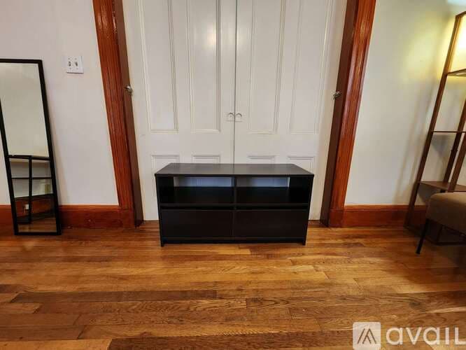 Quincy Apartment: 8 Price Street