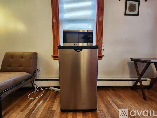 Quincy Apartment: 8 Price Street