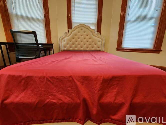 Quincy Apartment: 8 Price Street