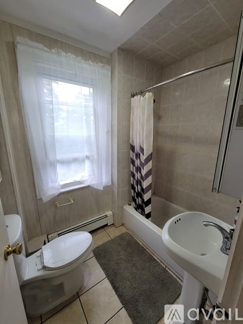 Quincy Apartment: 8 Price Street
