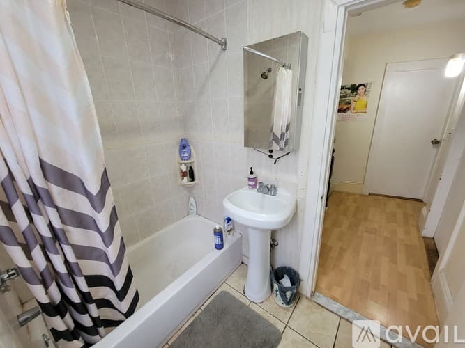 Quincy Apartment: 8 Price Street