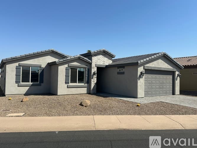 Mesa House: 5814 E Lockwood St