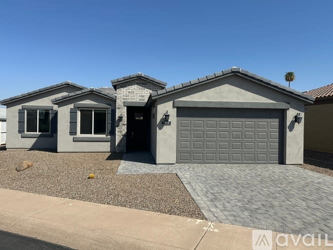 Mesa House: 5814 E Lockwood St
