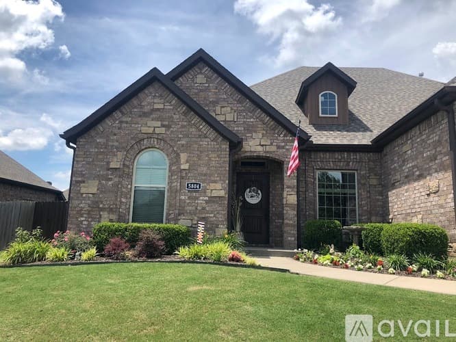 Cave Springs House: 5804 South 66th Street