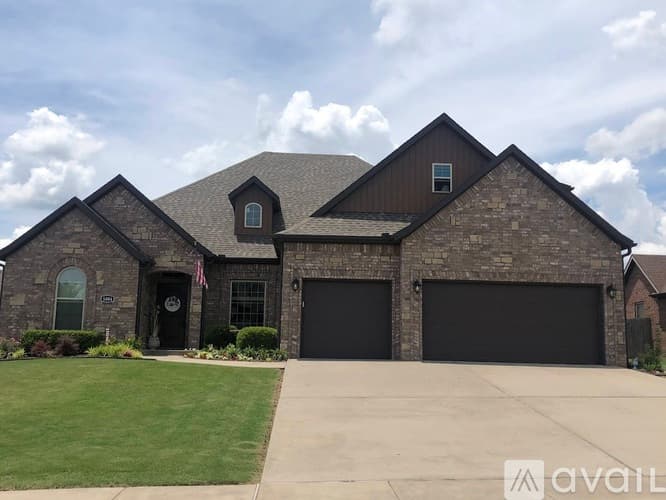 Cave Springs House: 5804 South 66th Street