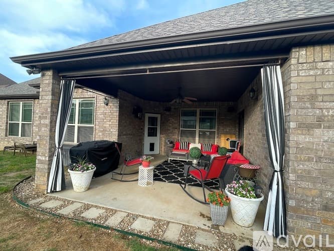 Cave Springs House: 5804 South 66th Street