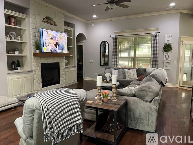 Cave Springs House: 5804 South 66th Street
