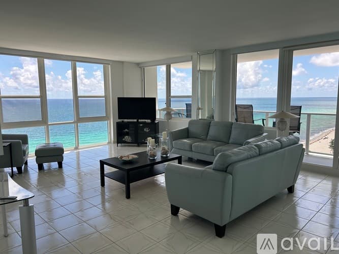 Hollywood Apartment: 3505 S Ocean Dr