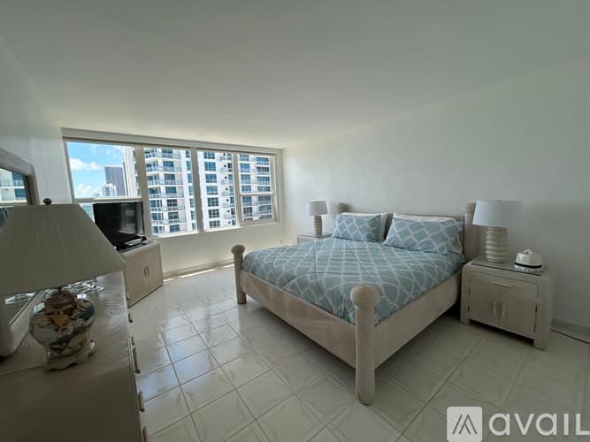 Hollywood Apartment: 3505 S Ocean Dr