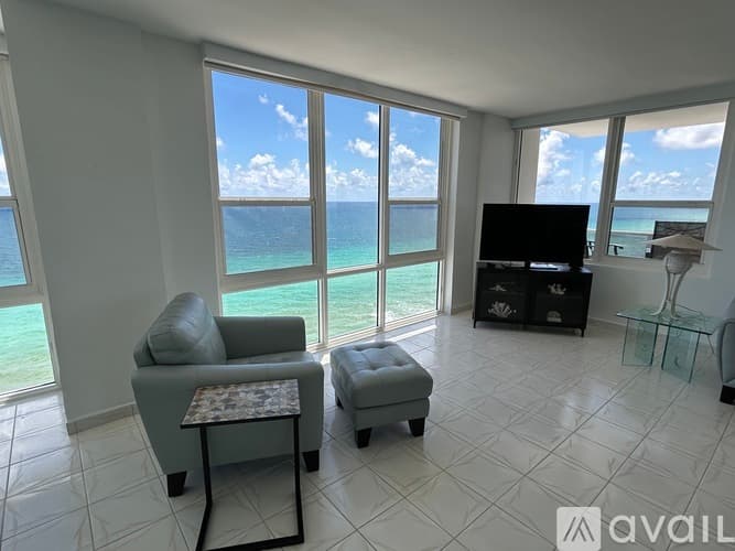 Hollywood Apartment: 3505 S Ocean Dr