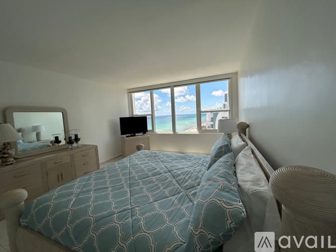 Hollywood Apartment: 3505 S Ocean Dr
