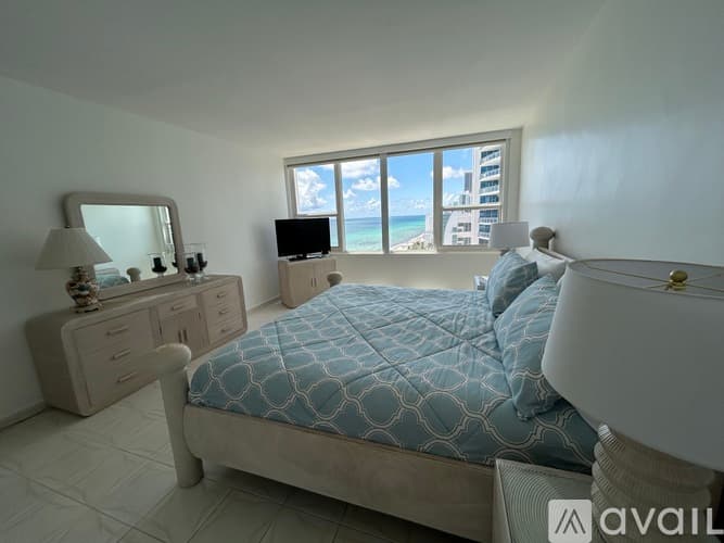 Hollywood Apartment: 3505 S Ocean Dr