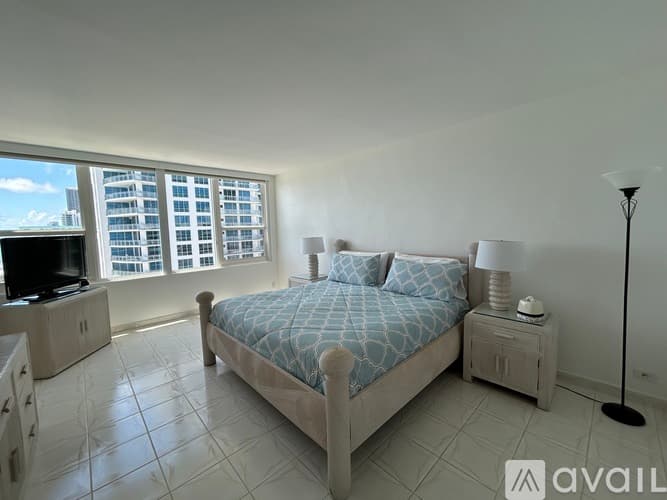 Hollywood Apartment: 3505 S Ocean Dr