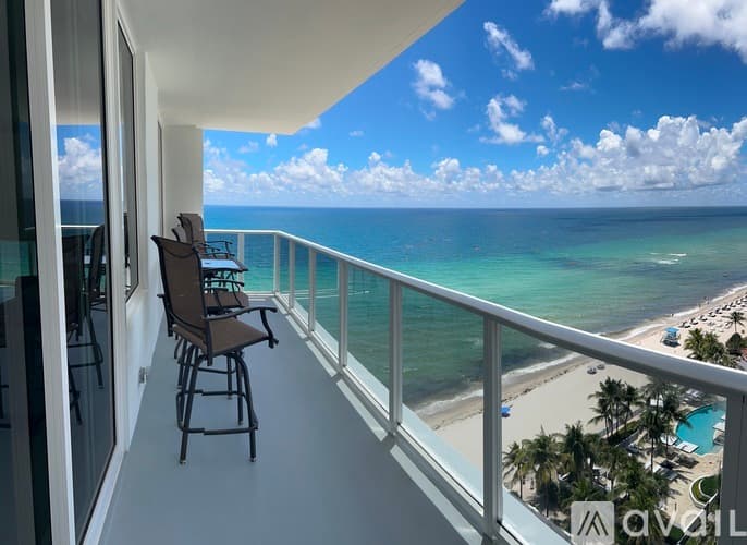 Hollywood Apartment: 3505 S Ocean Dr