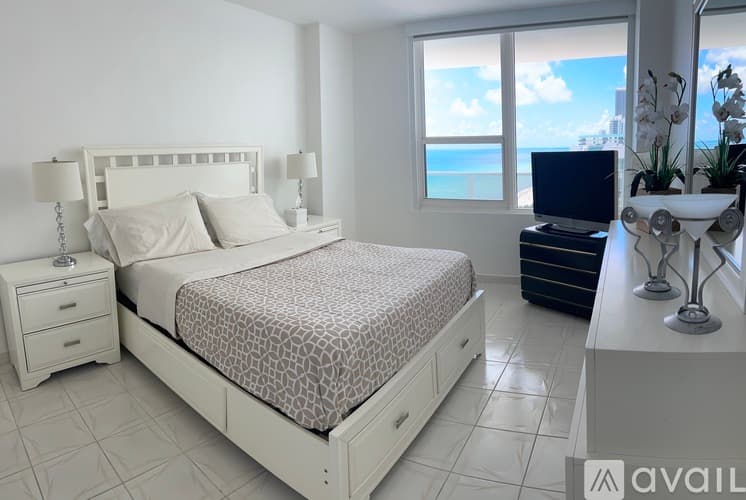 Hollywood Apartment: 3505 S Ocean Dr