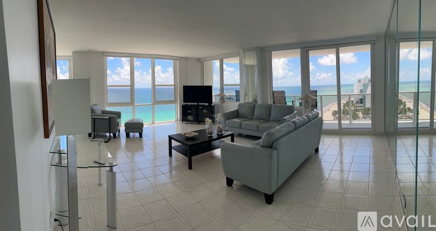 Hollywood Apartment: 3505 S Ocean Dr
