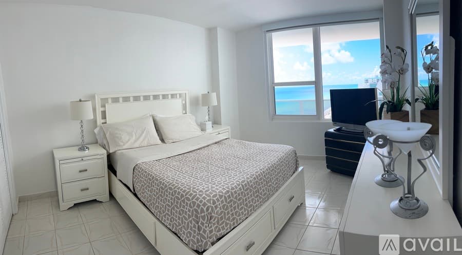 Hollywood Apartment: 3505 S Ocean Dr